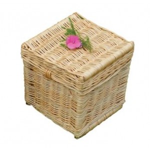 Creamy White Wicker / Willow Traditional Wellsbourne Cremation Ashes Casket.